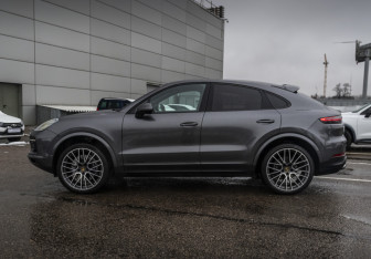 Подержанный автомобиль Porsche Cayenne 2020 года (12 фото)