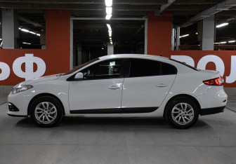 Подержанный автомобиль Renault Fluence 2016 года (8 фото)