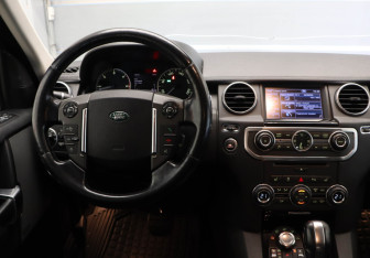 Подержанный автомобиль Land Rover Discovery 2012 года (8 фото)