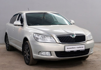 Подержанный автомобиль Skoda Octavia Liftback 2011 года (3 фото)