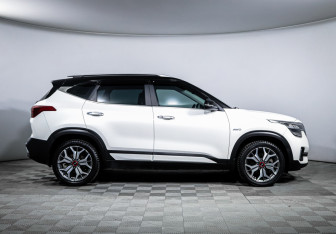 Подержанный автомобиль Kia Seltos 2022 года (4 фото)