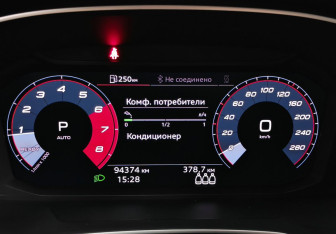 Подержанный автомобиль Audi Q3 2020 года (15 фото)