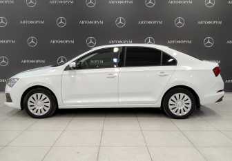 Подержанный автомобиль Skoda Rapid Liftback 2021 года (8 фото)