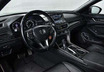 Подержанный автомобиль Honda Accord Sedan 2020 года (10 фото)