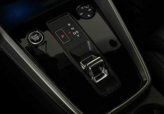 Подержанный автомобиль Audi A3 Sedan 2024 года (17 фото)
