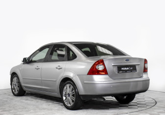 Подержанный автомобиль Ford Focus Sedan 2007 года (7 фото)