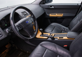 Подержанный автомобиль Volvo S40 2007 года (10 фото)