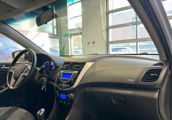 Подержанный автомобиль Hyundai Solaris Hatchback 2012 года (10 фото)