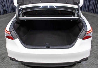 Подержанный автомобиль Toyota Camry Sedan 2020 года (10 фото)