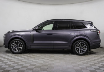 Подержанный автомобиль Lynk&Co 09 2023 года (8 фото)