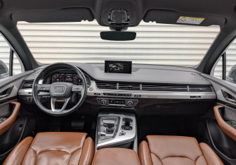 Подержанный автомобиль Audi Q7 2017 года (14 фото)