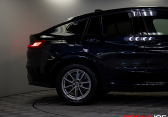 Подержанный автомобиль BMW X4 2020 года (32 фото)
