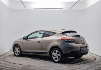 Подержанный автомобиль Renault Megane Hatchback 2010 года (7 фото)