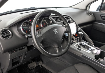 Подержанный автомобиль Peugeot 3008 2013 года (15 фото)