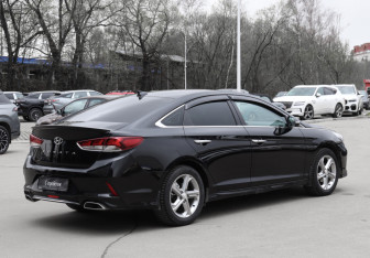 Подержанный автомобиль Hyundai Sonata 2017 года (5 фото)