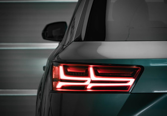 Подержанный автомобиль Audi Q7 2016 года (38 фото)