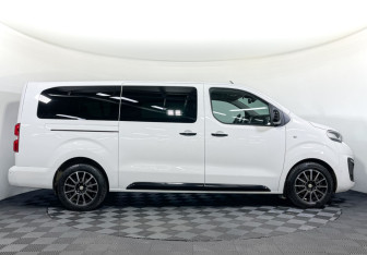 Подержанный автомобиль Peugeot Traveller 2022 года (4 фото)