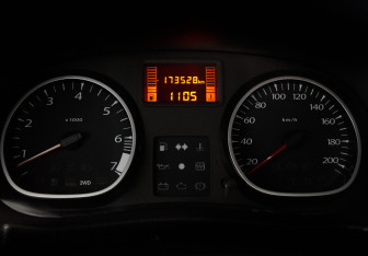 Подержанный автомобиль Renault Duster 2012 года (12 фото)