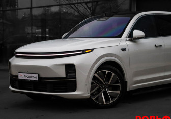 Подержанный автомобиль LiXiang L7 2024 года (24 фото)