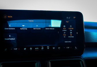 Подержанный автомобиль Ford Mustang Convertible 2024 года (16 фото)