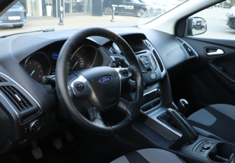 Подержанный автомобиль Ford Focus Hatchback 2013 года (13 фото)
