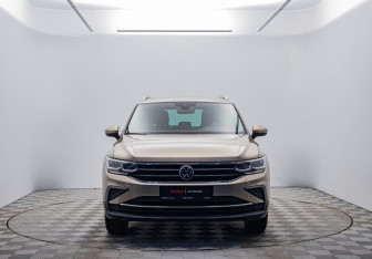 Подержанный автомобиль Volkswagen Tiguan 2021 года (2 фото)