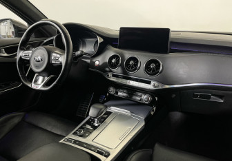 Подержанный автомобиль Kia Stinger 2021 года (9 фото)