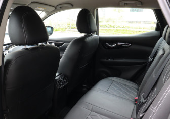 Подержанный автомобиль Nissan Qashqai 2017 года (10 фото)
