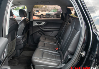 Подержанный автомобиль Audi Q7 2016 года (8 фото)