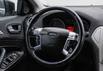 Подержанный автомобиль Ford Mondeo Sedan 2009 года (15 фото)