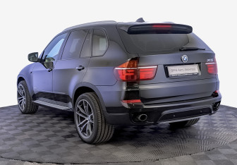 Подержанный автомобиль BMW X5 2013 года (7 фото)