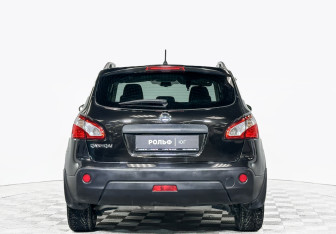 Подержанный автомобиль Nissan Qashqai 2012 года (6 фото)