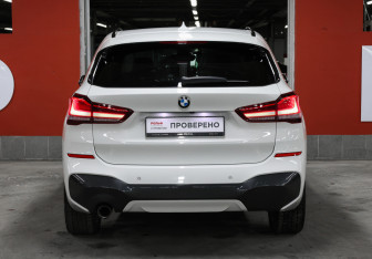 Подержанный автомобиль BMW X1 2021 года (6 фото)