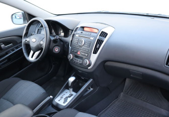 Подержанный автомобиль Kia Ceed Hatchback 2011 года (10 фото)
