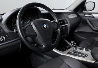 Подержанный автомобиль BMW X3 2011 года (14 фото)