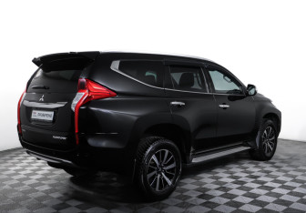 Подержанный автомобиль Mitsubishi Pajero Sport 2017 года (5 фото)