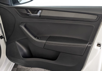 Подержанный автомобиль Skoda Rapid Liftback 2020 года (25 фото)