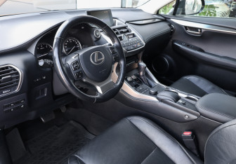 Подержанный автомобиль Lexus NX 2016 года (15 фото)