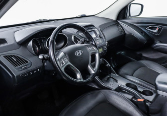 Подержанный автомобиль Hyundai ix35 2015 года (10 фото)