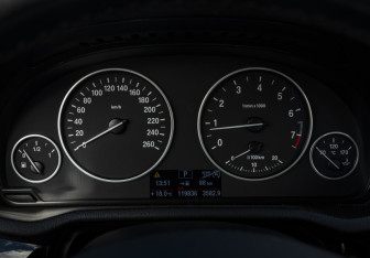 Подержанный автомобиль BMW X3 2014 года (10 фото)