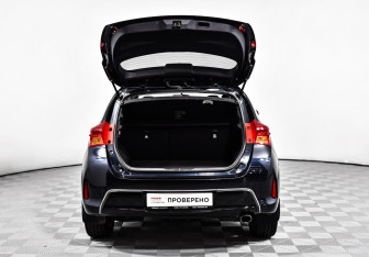 Подержанный автомобиль Toyota Auris Hatchback 2014 года (15 фото)