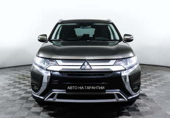 Подержанный автомобиль Mitsubishi Outlander 2018 года (2 фото)