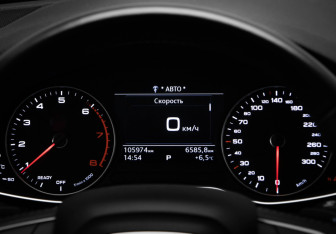 Подержанный автомобиль Audi A4 Sedan 2018 года (11 фото)