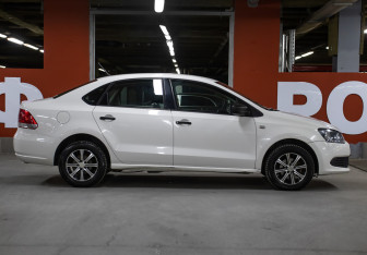 Подержанный автомобиль Volkswagen Polo Sedan 2013 года (4 фото)