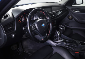 Подержанный автомобиль BMW X1 2012 года (15 фото)