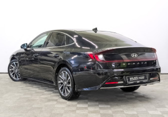 Подержанный автомобиль Hyundai Sonata 2022 года (7 фото)