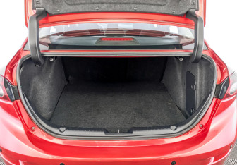 Подержанный автомобиль Mazda 3 Sedan 2018 года (23 фото)