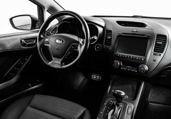 Подержанный автомобиль Kia Cerato Sedan 2015 года (8 фото)