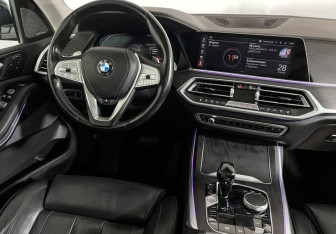 Подержанный автомобиль BMW X7 2019 года (15 фото)