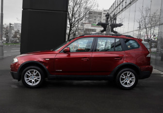 Подержанный автомобиль BMW X3 2008 года (8 фото)